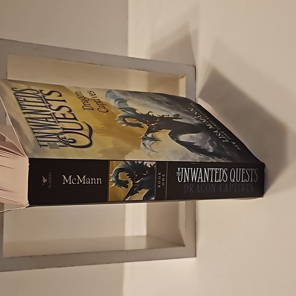 The Unwanted Quest Dragon Captives Lisa McMann Pre-owned condition Children's - Picture 16 of 17